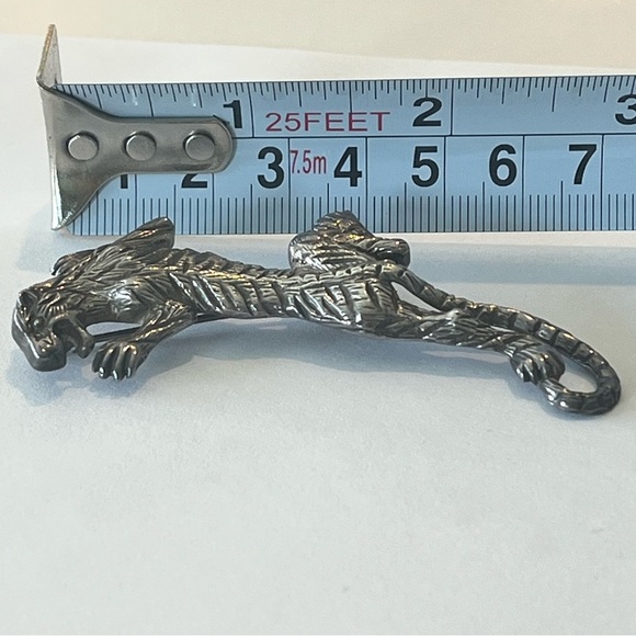 Pewter Climbing Tiger Brooch - Picture 10 of 10